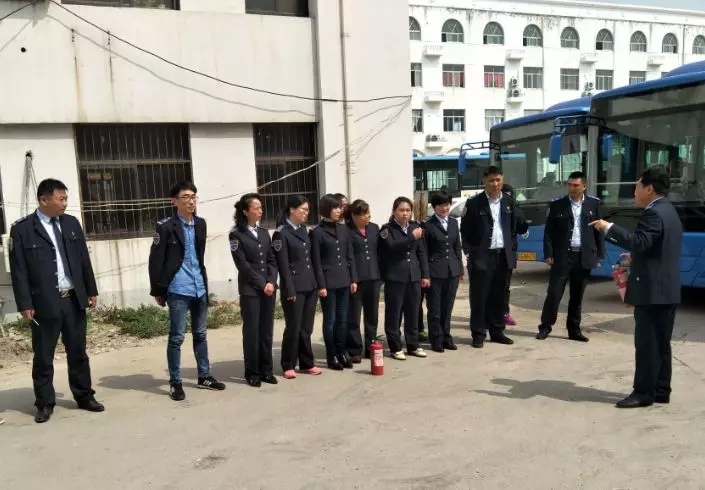 “共筑心中防火墻，搭起生命安全網(wǎng)”消防演練走進(jìn)公交集體佳連公司