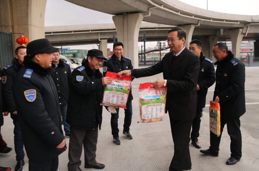 公交集團領導春節(jié)走訪慰問基層單位