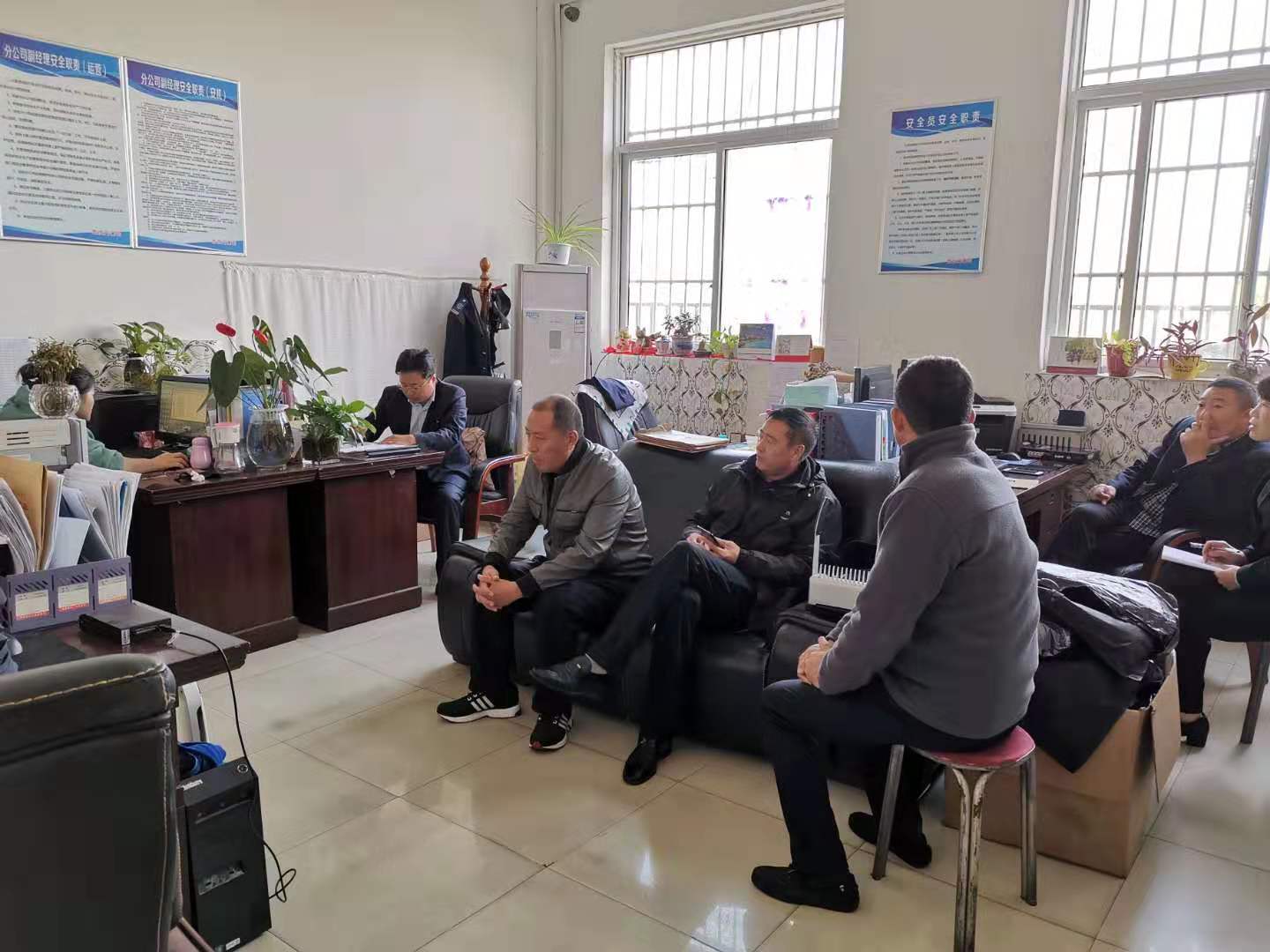 公交集團快速公交事業(yè)部召開機務場站工作專題會議