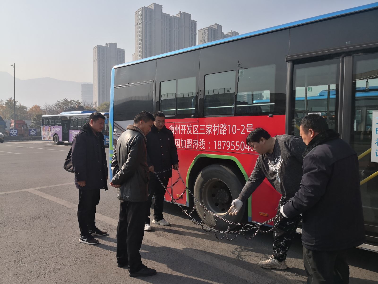 戰(zhàn)冰雪、保暢通，公交集團(tuán)公交事業(yè)二部開展防滑鏈培訓(xùn)
