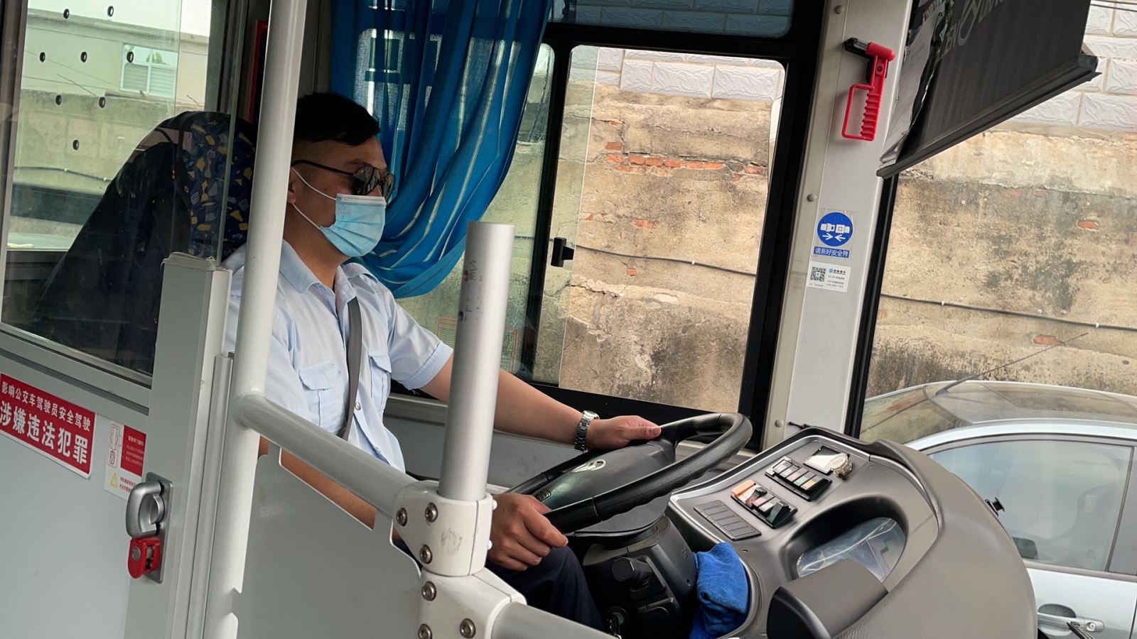 公交集團(tuán)公交事業(yè)一部游1路駕駛員霍州拾金不昧受表揚(yáng)