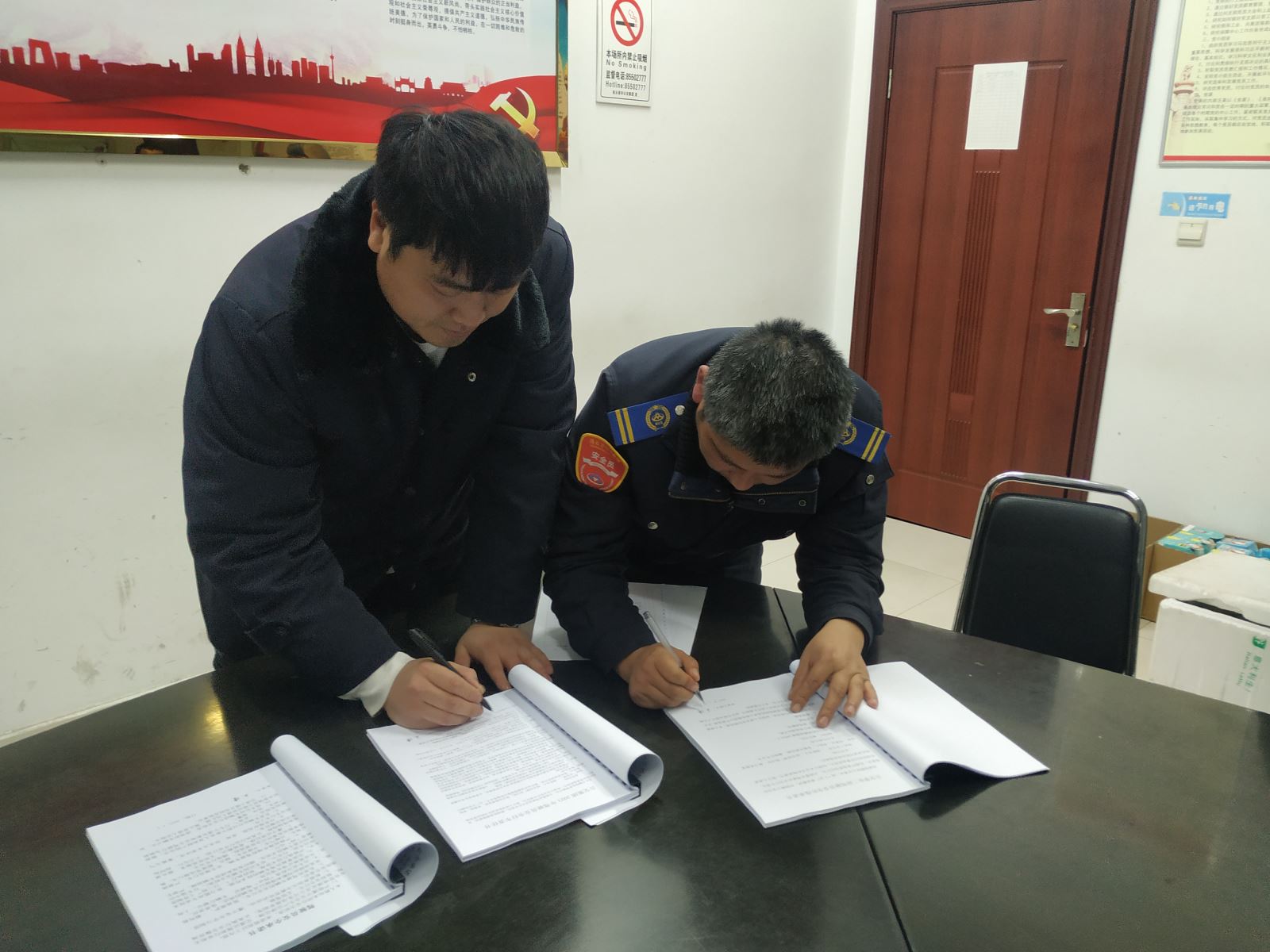 公交集團公交事業(yè)二部組織簽訂2021年度安全責(zé)任書