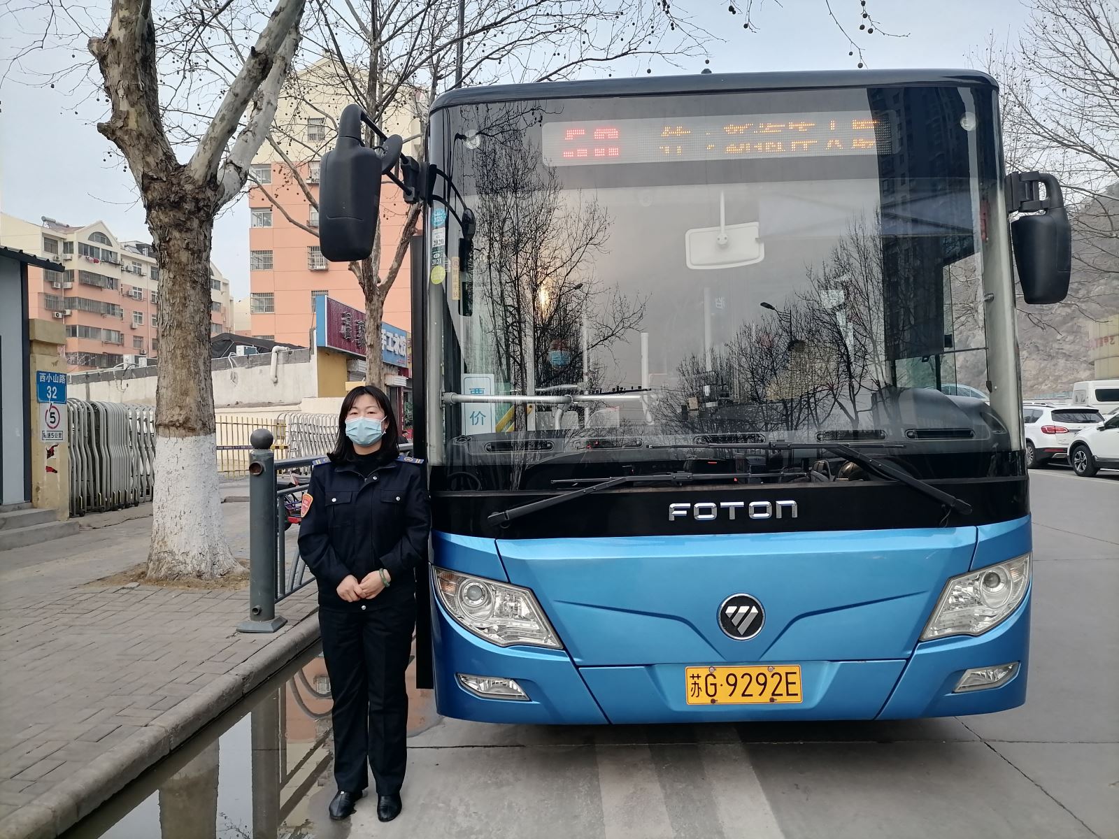 公交事業(yè)二部58路駕駛員王嫦娥及時(shí)歸還乘客丟失的手機(jī)