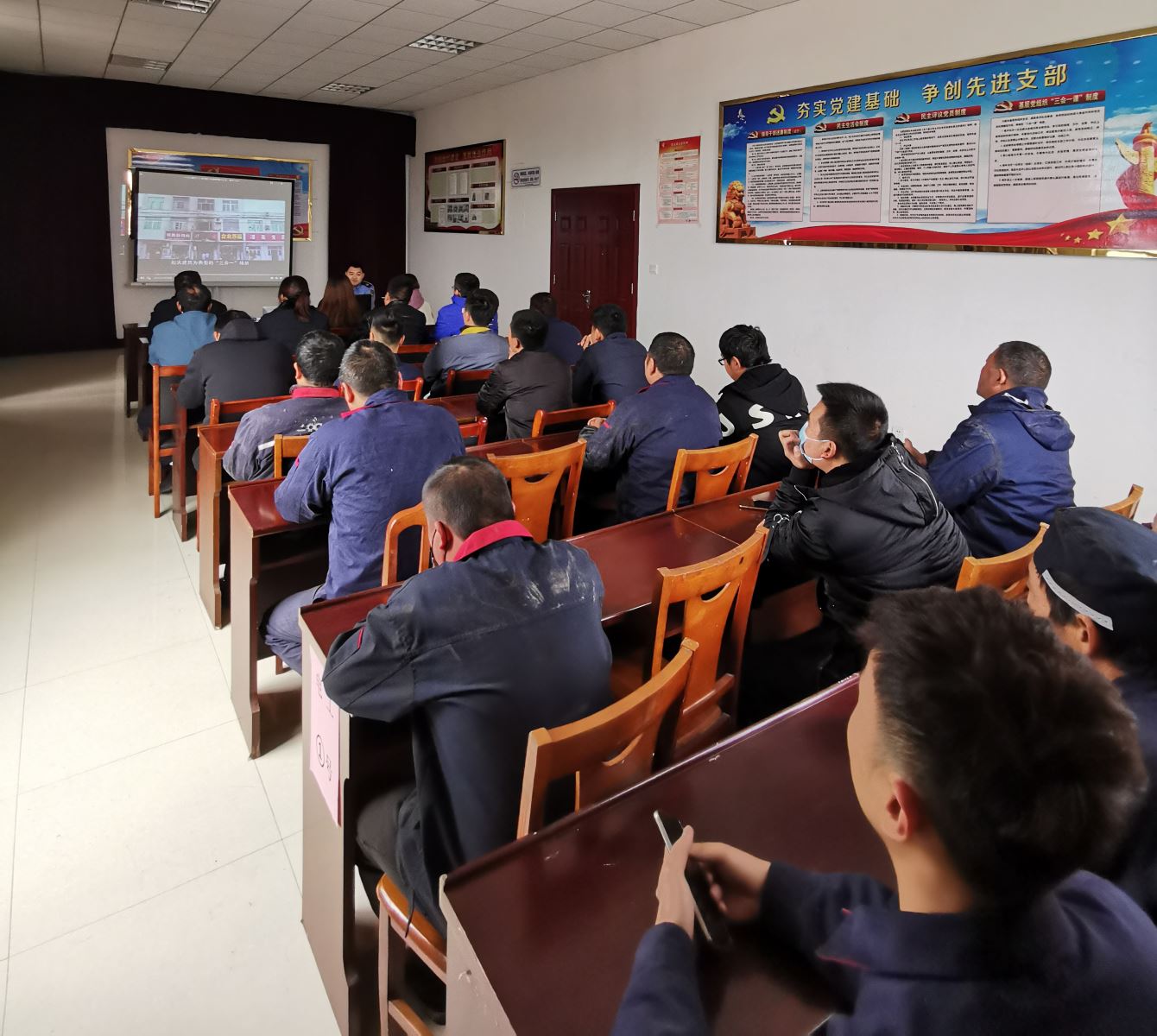 公交集團(tuán)機(jī)務(wù)技術(shù)事業(yè)部組織開展消防培訓(xùn)活動