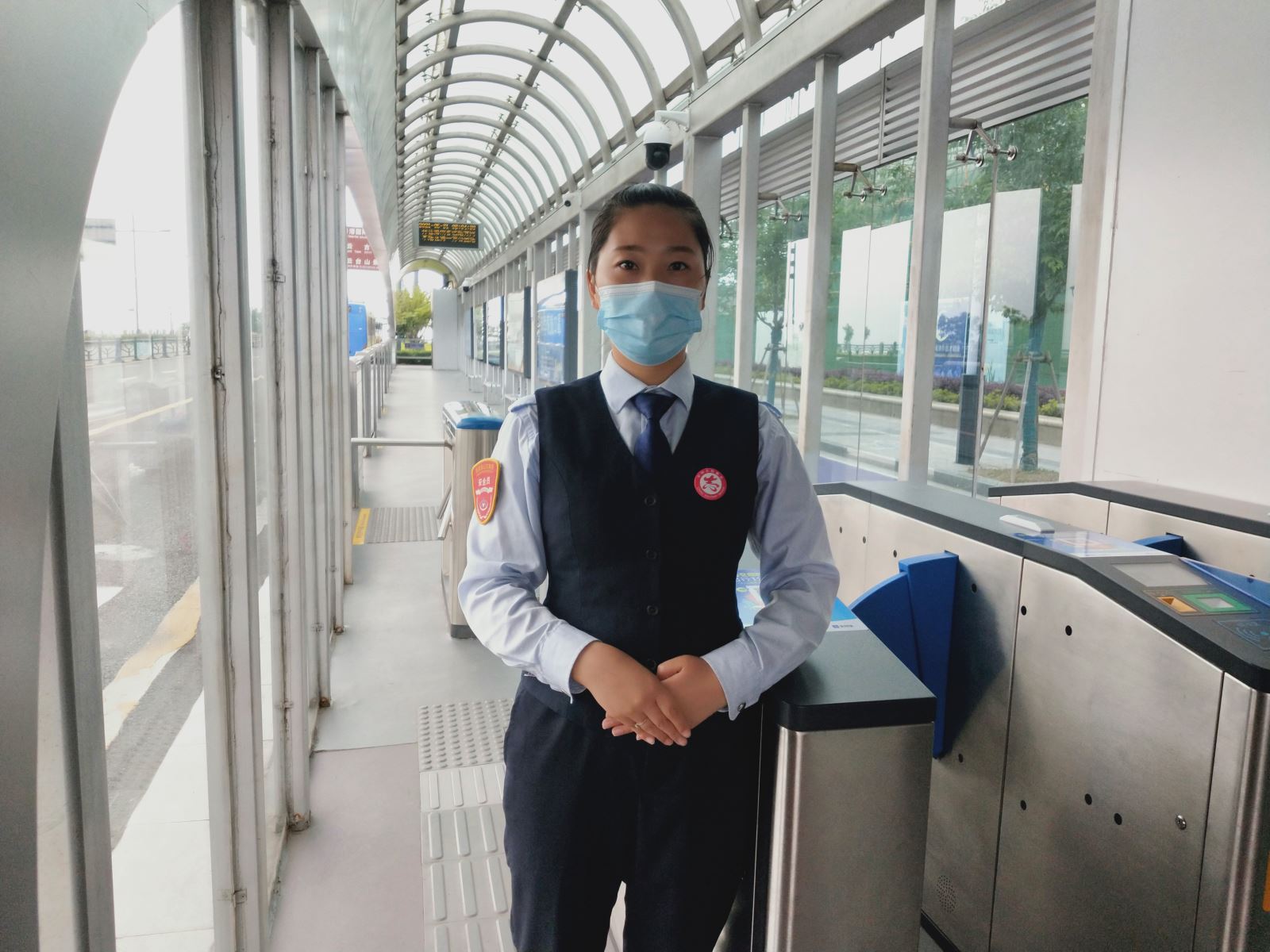 快速公交事業(yè)部站務(wù)員王雪瑩幫忙乘客找回中考準(zhǔn)考證獲感謝