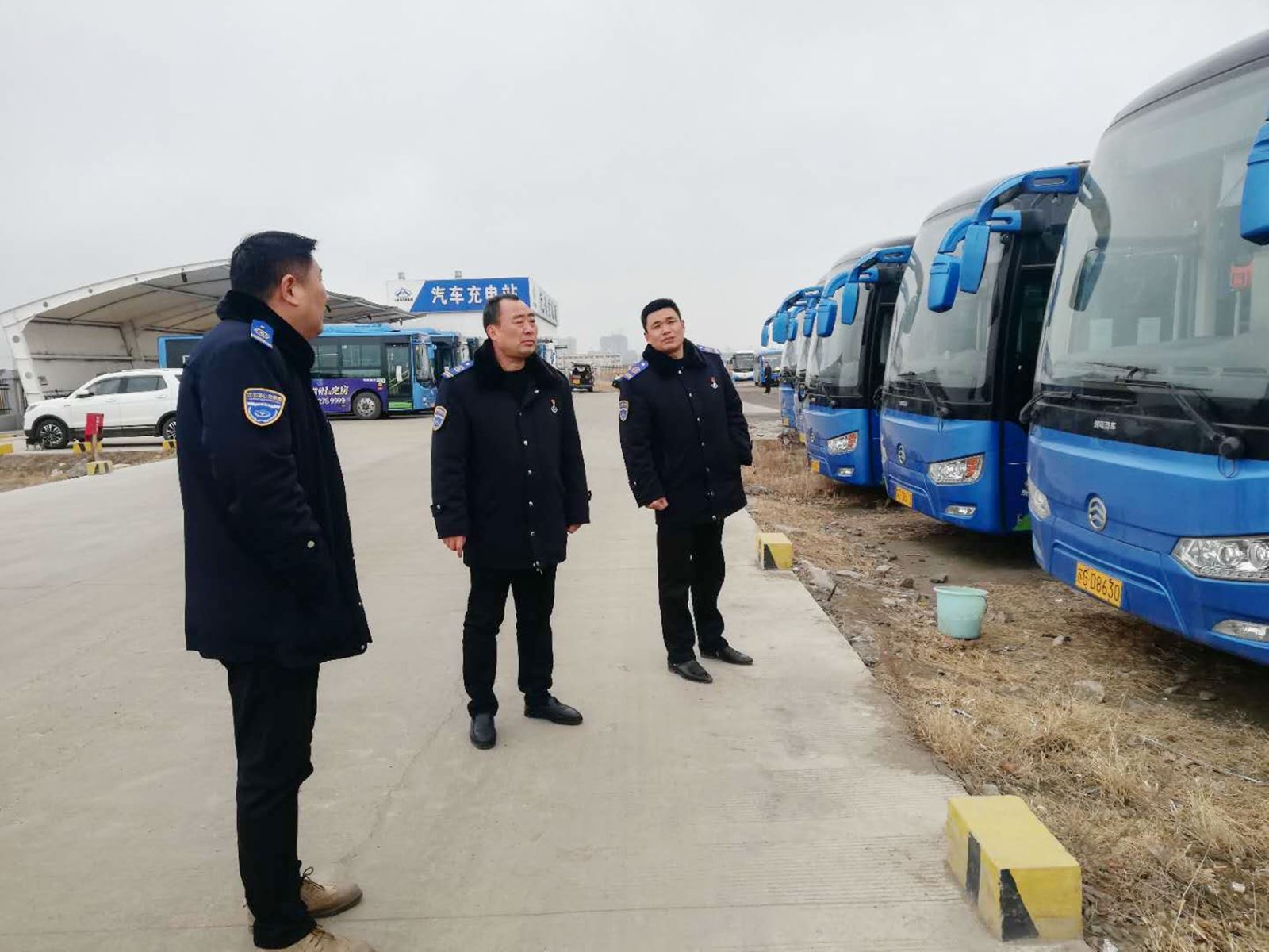 公交集團(tuán)經(jīng)營發(fā)展事業(yè)部開展鹽池西路停車場安全專項檢查