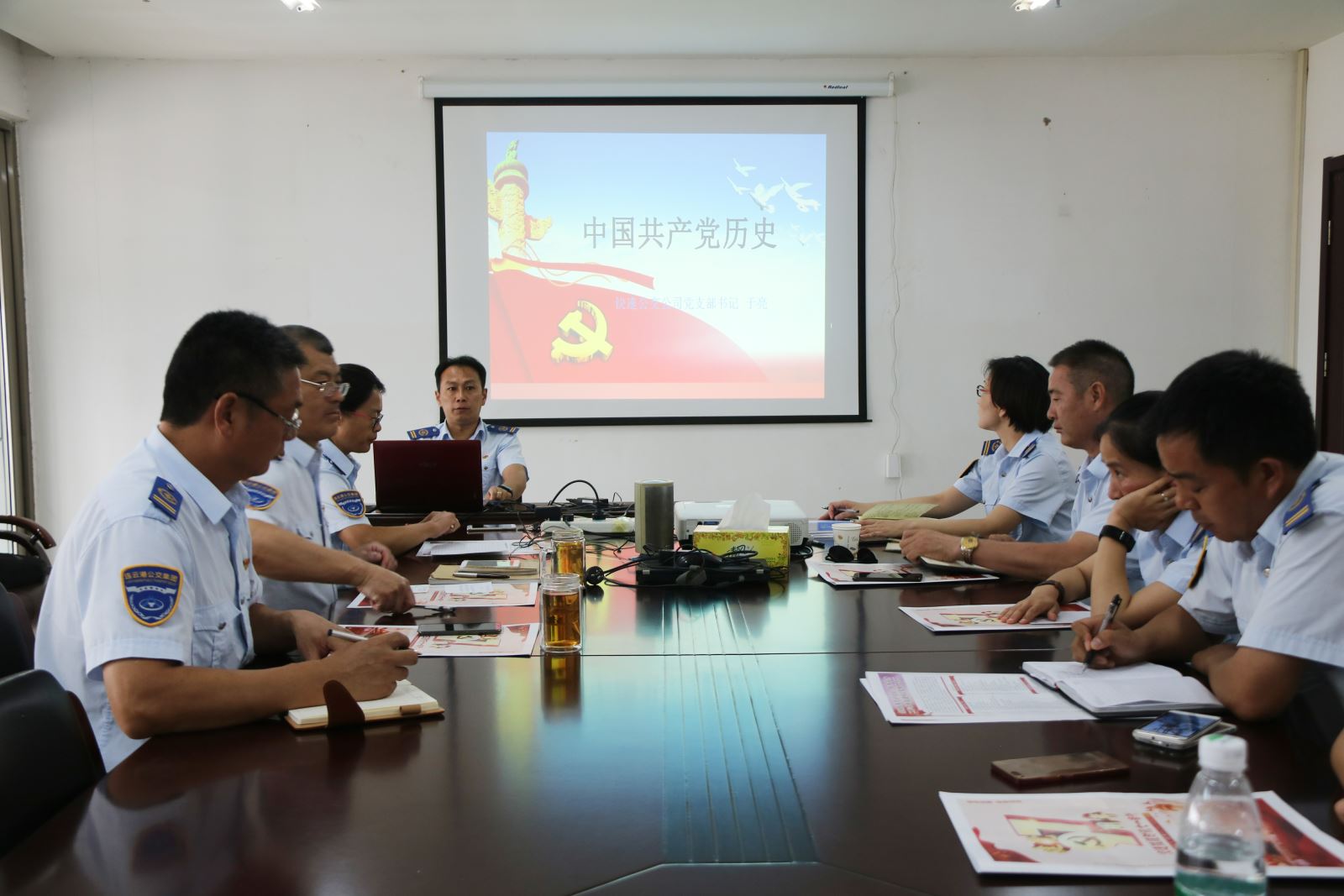 公交集團(tuán)快速公司召開(kāi)解放思想大討論動(dòng)員大會(huì)