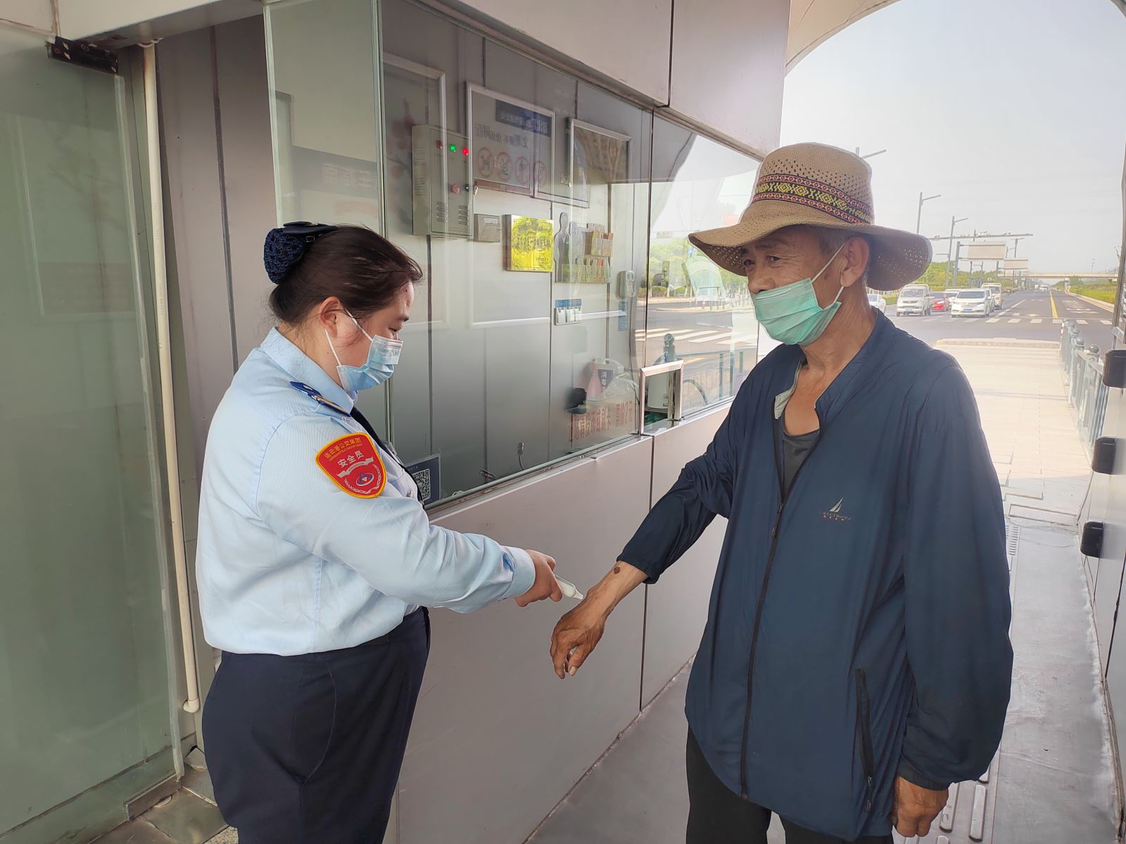 暖心服務(wù)，讓老人熱淚盈眶