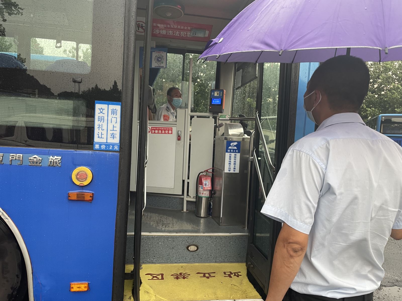 公交事業(yè)二部持續(xù)應對強對流惡劣天氣