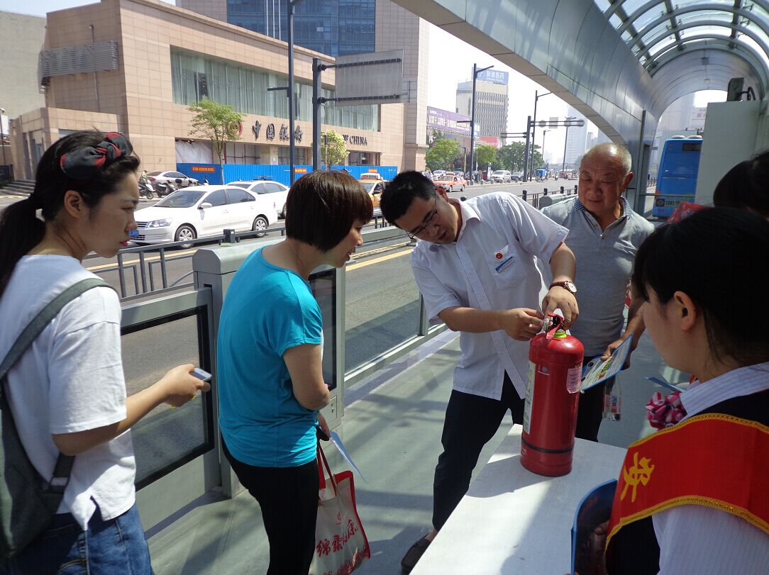 公交快速公司圓滿(mǎn)完成“安全咨詢(xún)?nèi)铡被顒?dòng)