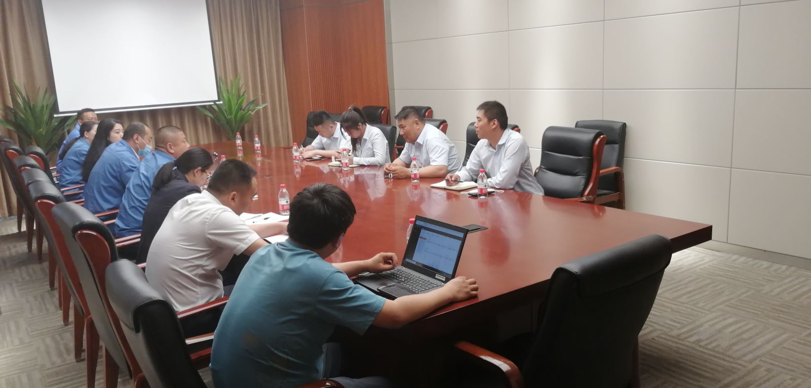 公交集團(tuán)經(jīng)營(yíng)發(fā)展事業(yè)部走訪業(yè)務(wù)單位開展定制公交調(diào)研