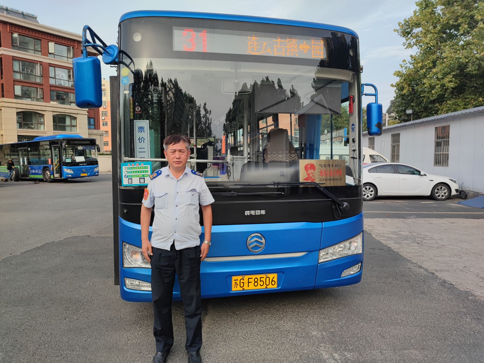 公交31路駕駛員張廣富及時(shí)歸還乘客丟失的手機(jī)