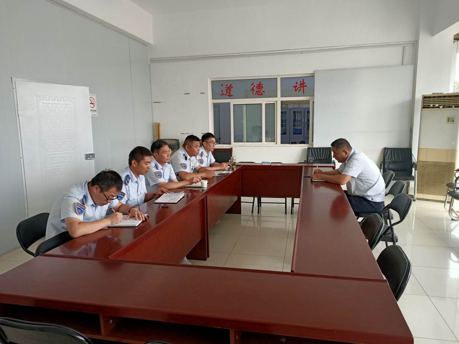 公交集團經(jīng)營發(fā)展事業(yè)部召開生產(chǎn)運營會