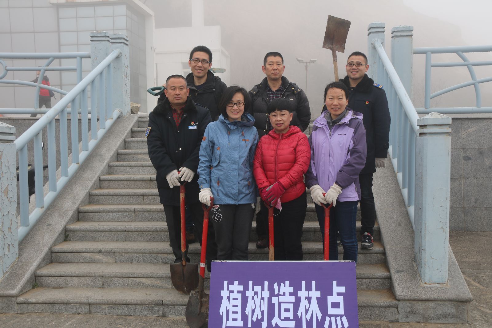 踐行社會責任 公交快速公司開展義務植樹活動