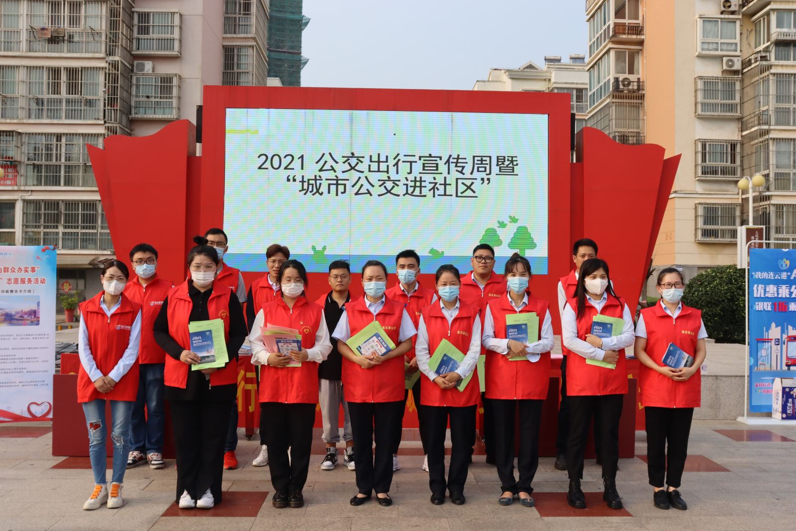 公交集團(tuán)開展“城市公交進(jìn)社區(qū)”活動(dòng)