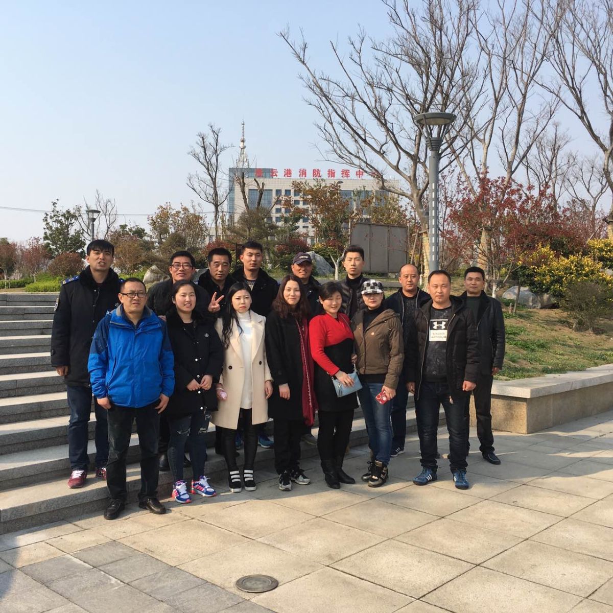 公交新浦公司開(kāi)展應(yīng)急救援隊(duì)伍體能訓(xùn)練