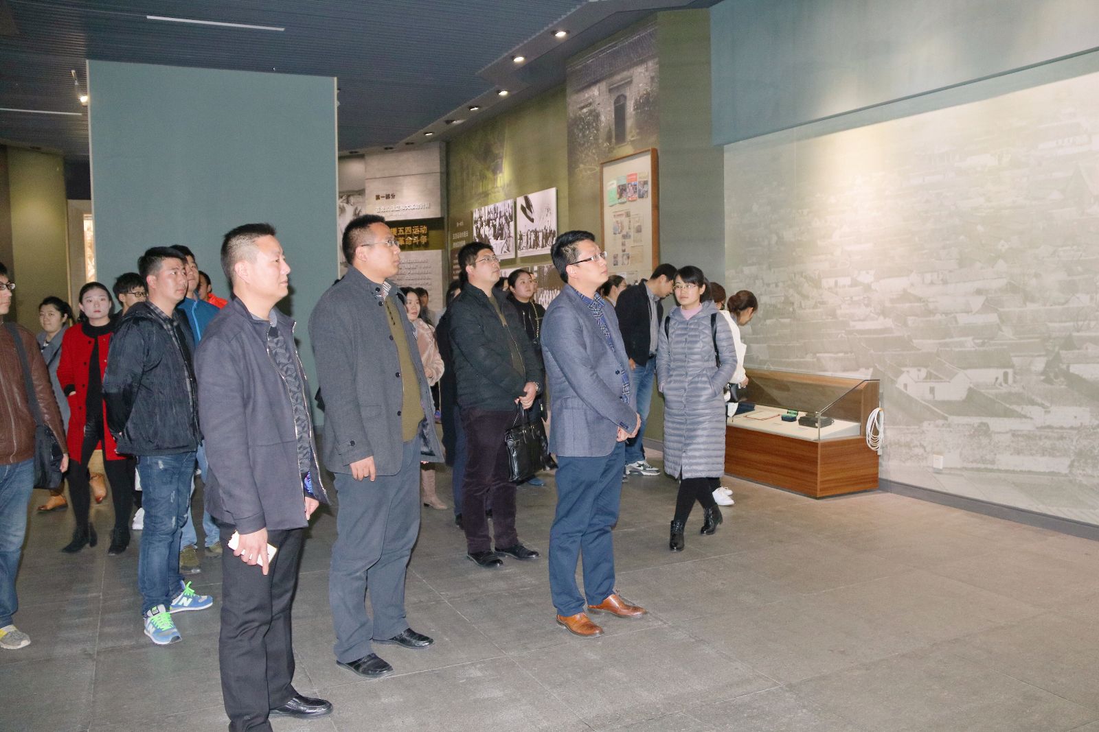 公交集團(tuán)組織參加“紅軍長征勝利80周年紀(jì)念”活動(dòng)