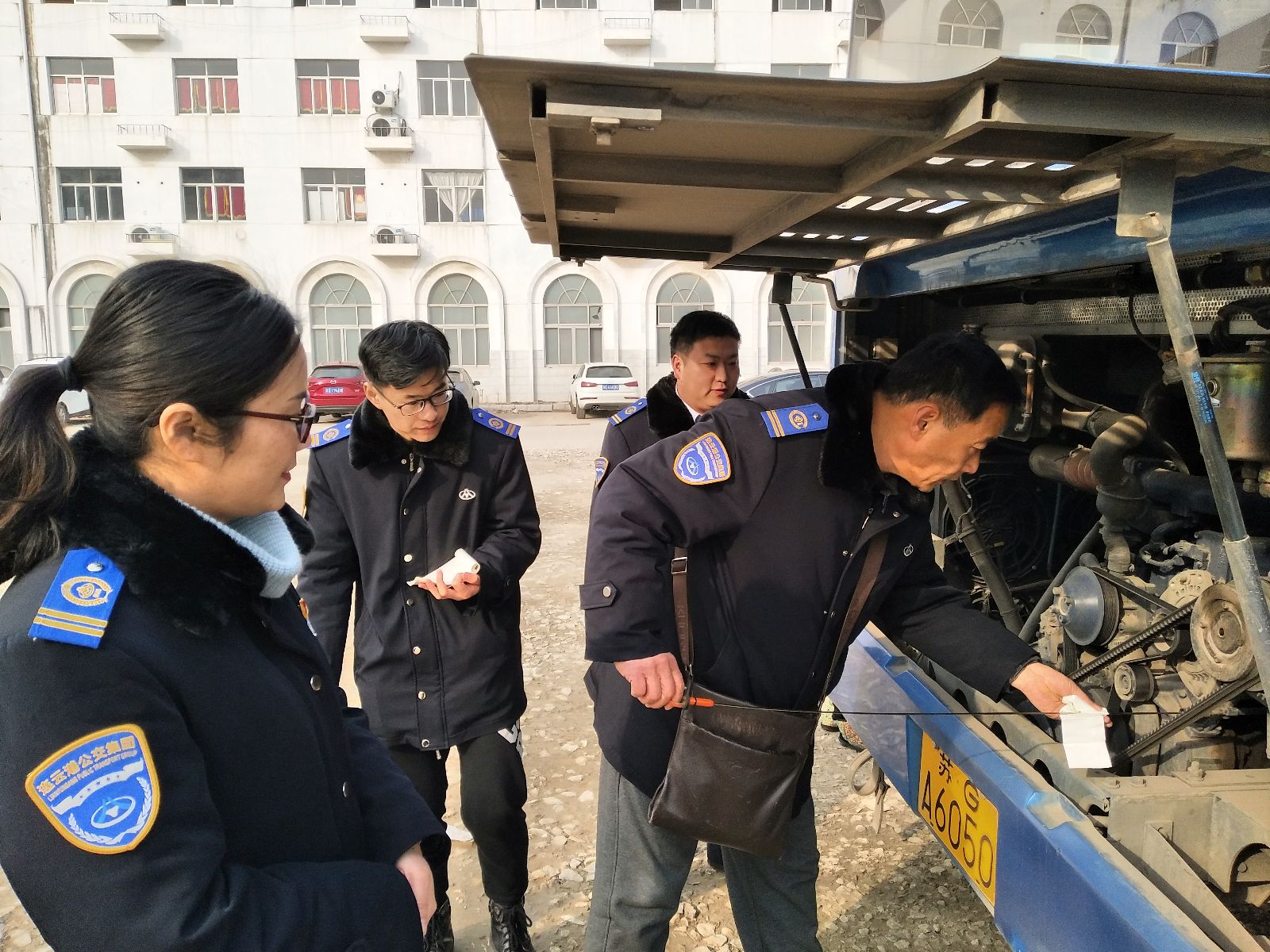 公交集團(tuán)展開春運(yùn)期間機(jī)務(wù)檢查工作