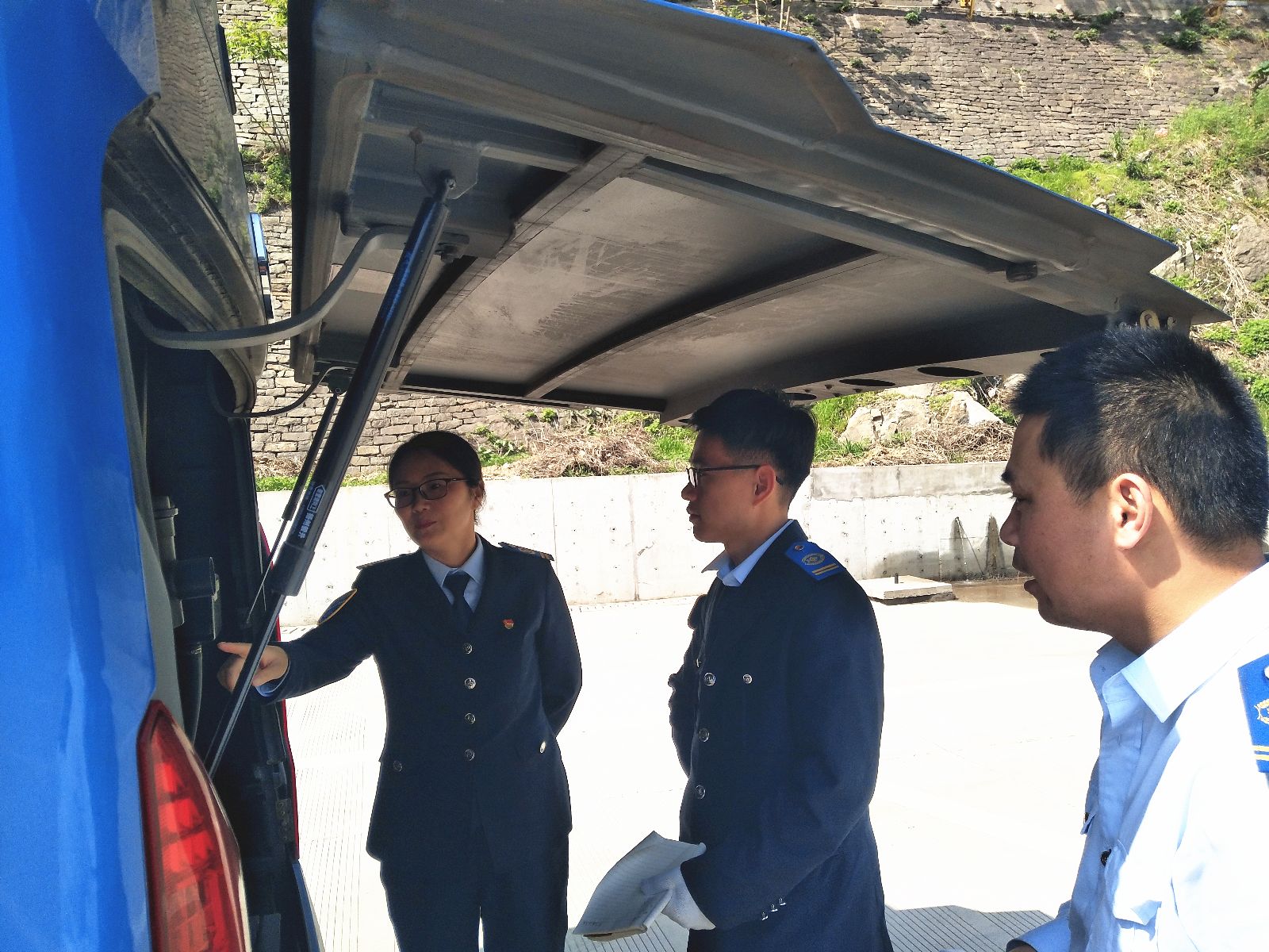 公交集團(tuán)機(jī)務(wù)技術(shù)部開(kāi)展五一車(chē)輛安全技術(shù)狀況檢查工作