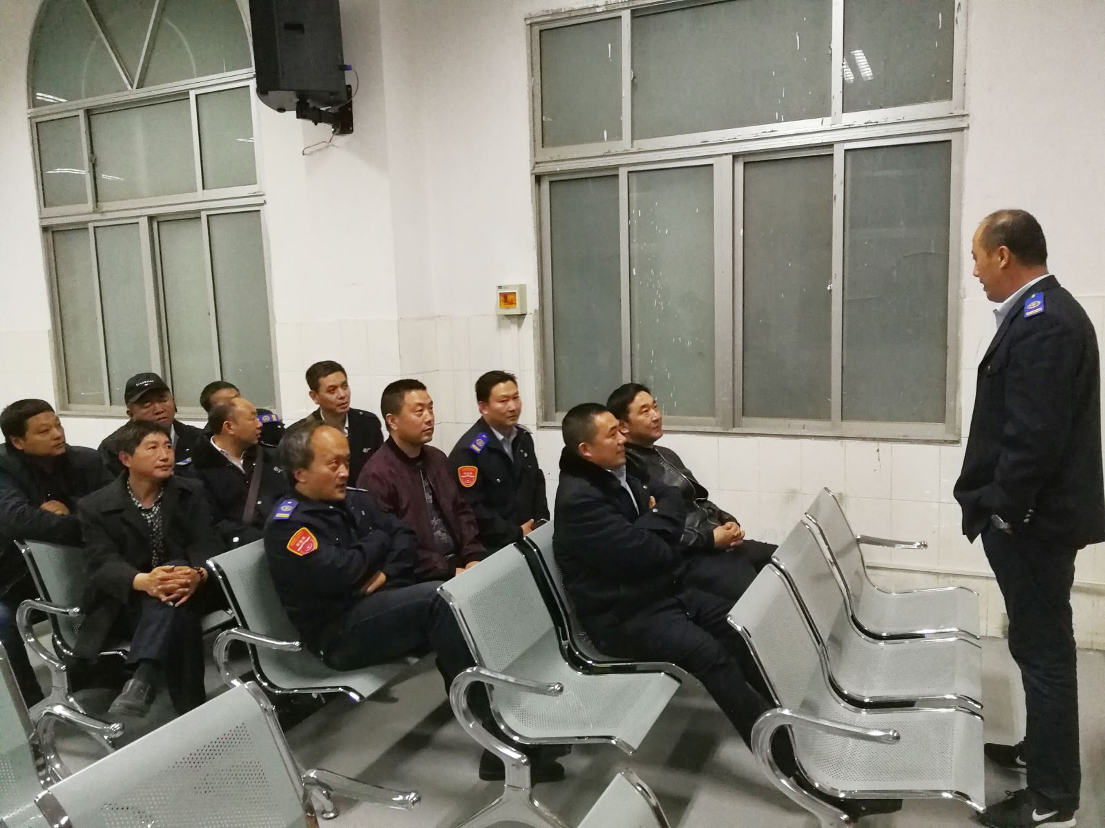 公交集團(tuán)海通公交公司召開(kāi)安全合格班組專(zhuān)項(xiàng)會(huì)議