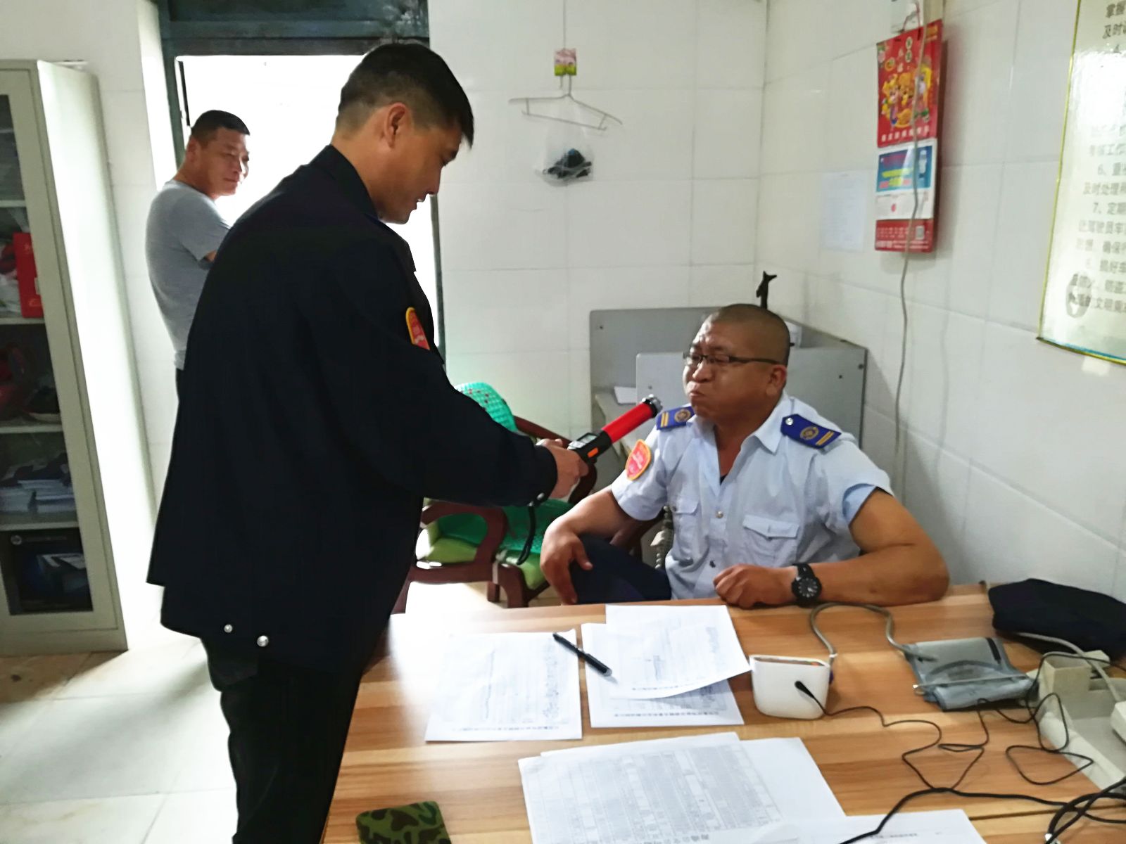 公交集團海通公交公司開展駕駛員酒精血壓測試確保安全生產(chǎn)