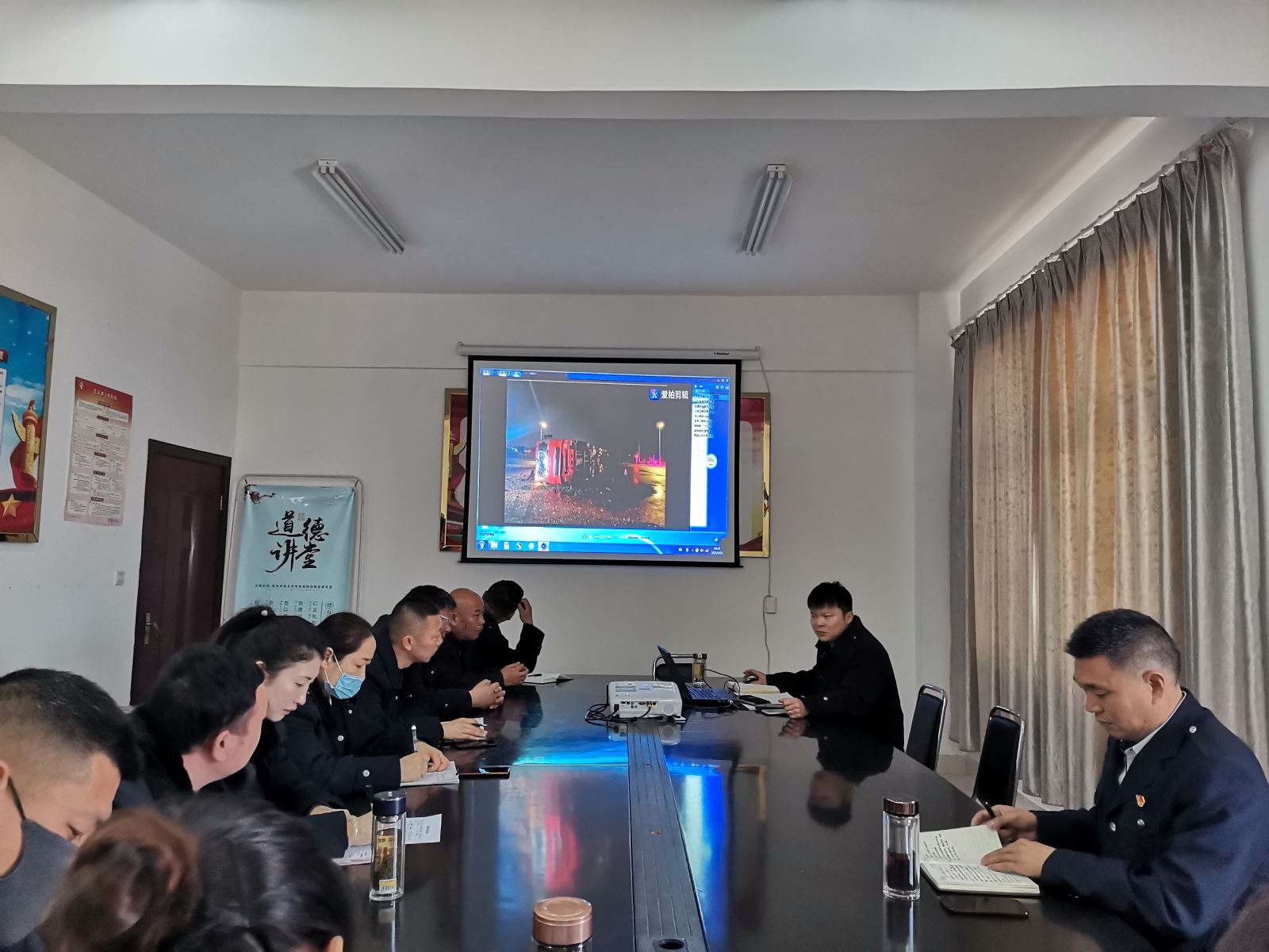 公交事業(yè)二部開展安全、機(jī)務(wù)工作專題會議