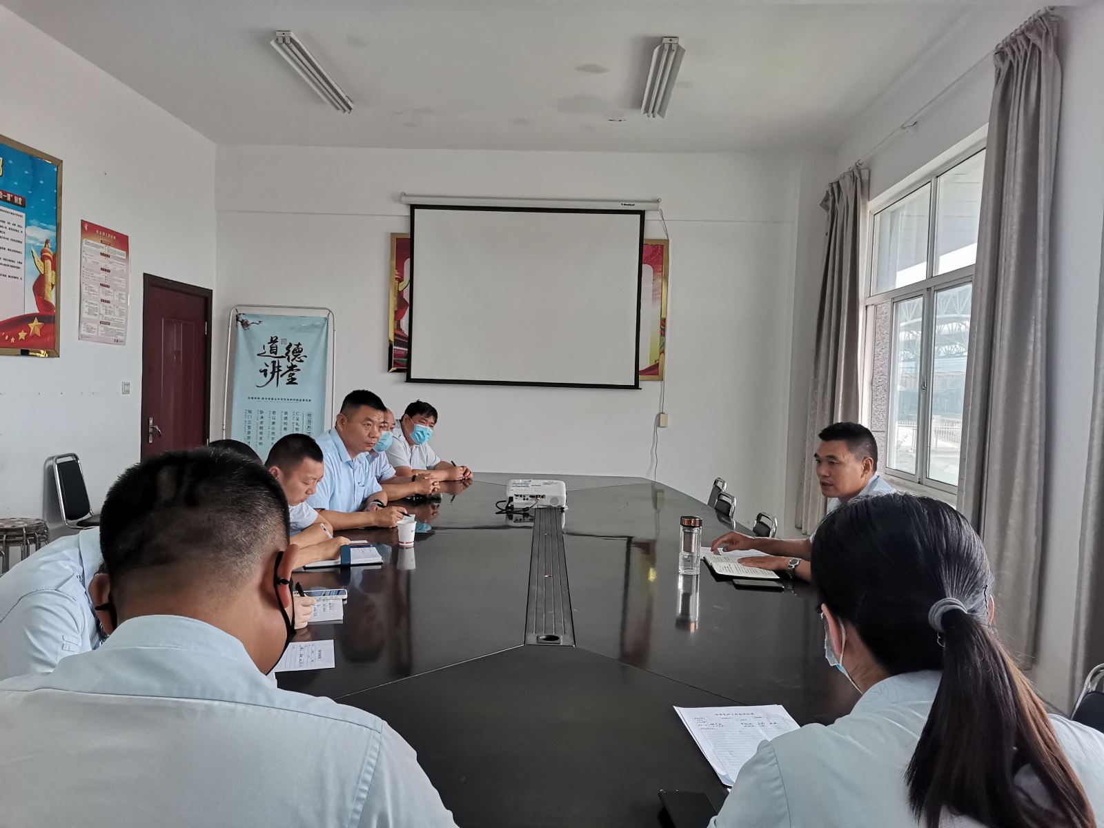 公交集團(tuán)公交事業(yè)二部召開安全機(jī)務(wù)專題會(huì)