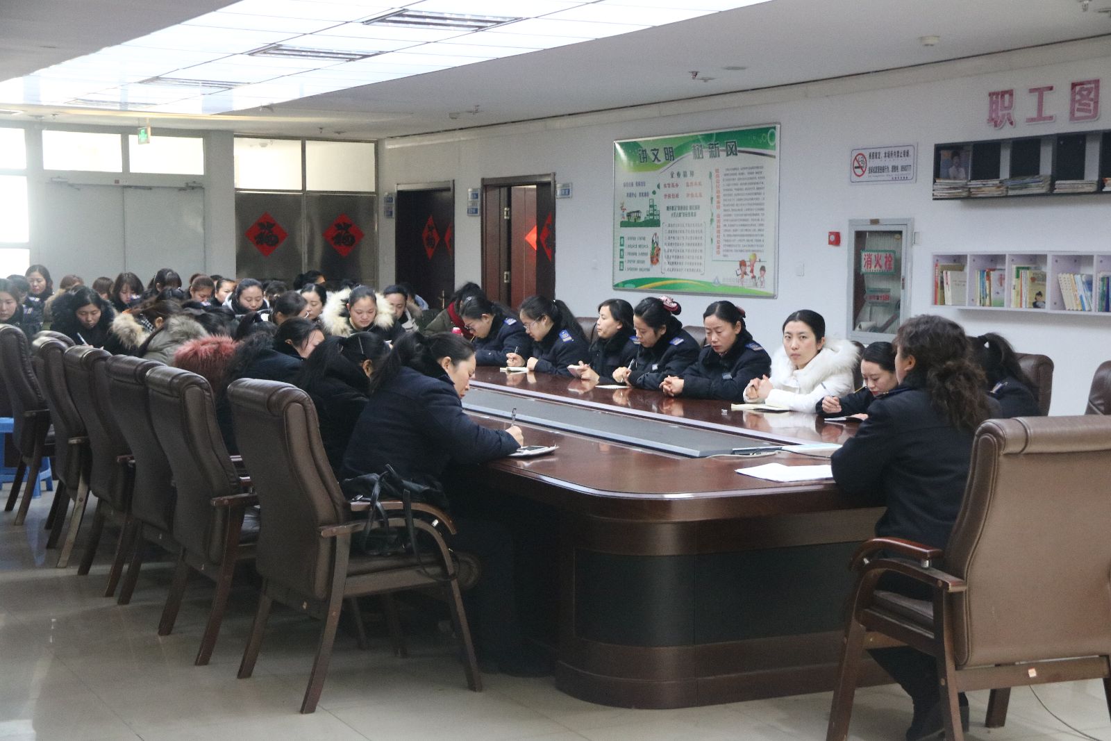 公交集團快速公司召開冬季站務(wù)員“文明安全、優(yōu)質(zhì)服務(wù)”會議