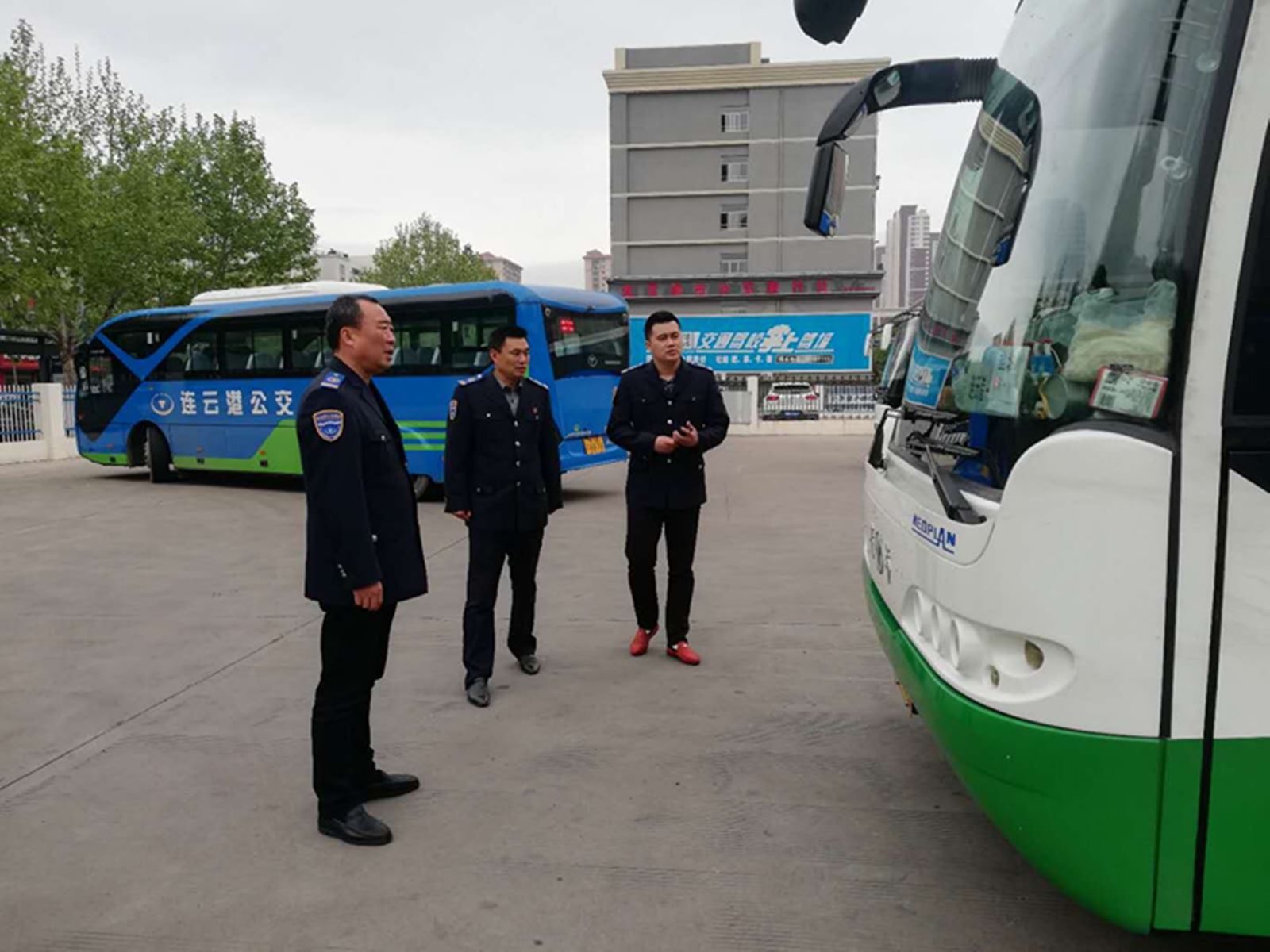 公交集團(tuán)經(jīng)營(yíng)發(fā)展事業(yè)部開(kāi)展“五一”節(jié)前專項(xiàng)大檢查