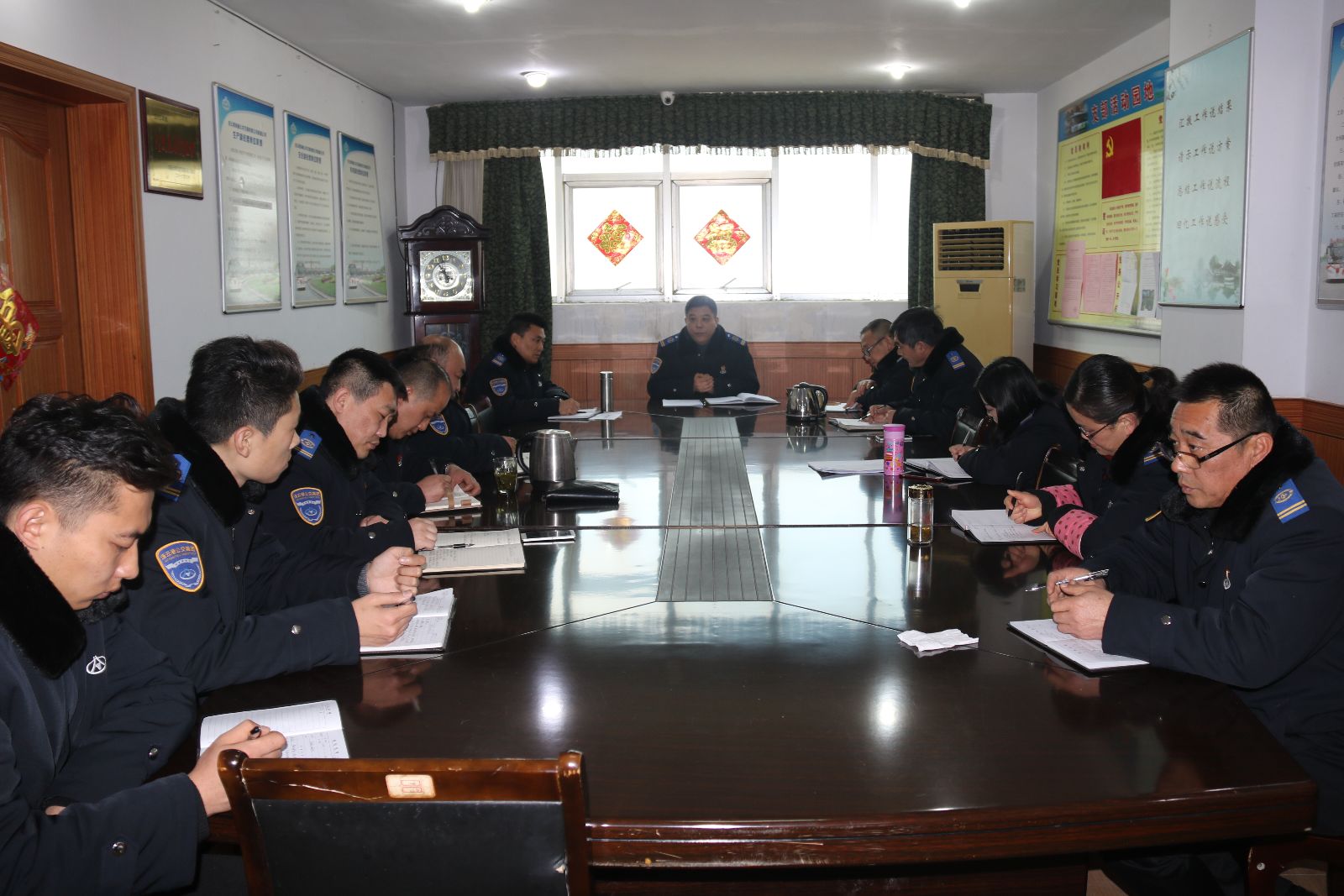 公交新浦公司召開(kāi)安全領(lǐng)導(dǎo)小組會(huì)議