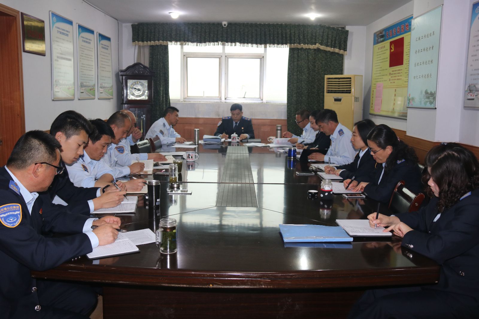 公交新浦公司召開“文明線檢查考核實(shí)施方案”工作部署會(huì)