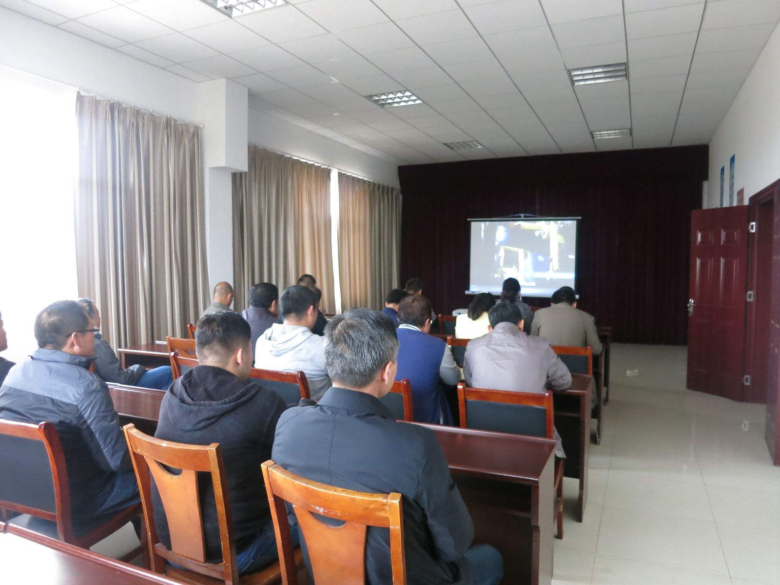 公交大浦廠開展職業(yè)病防治法宣傳學(xué)習(xí)活動