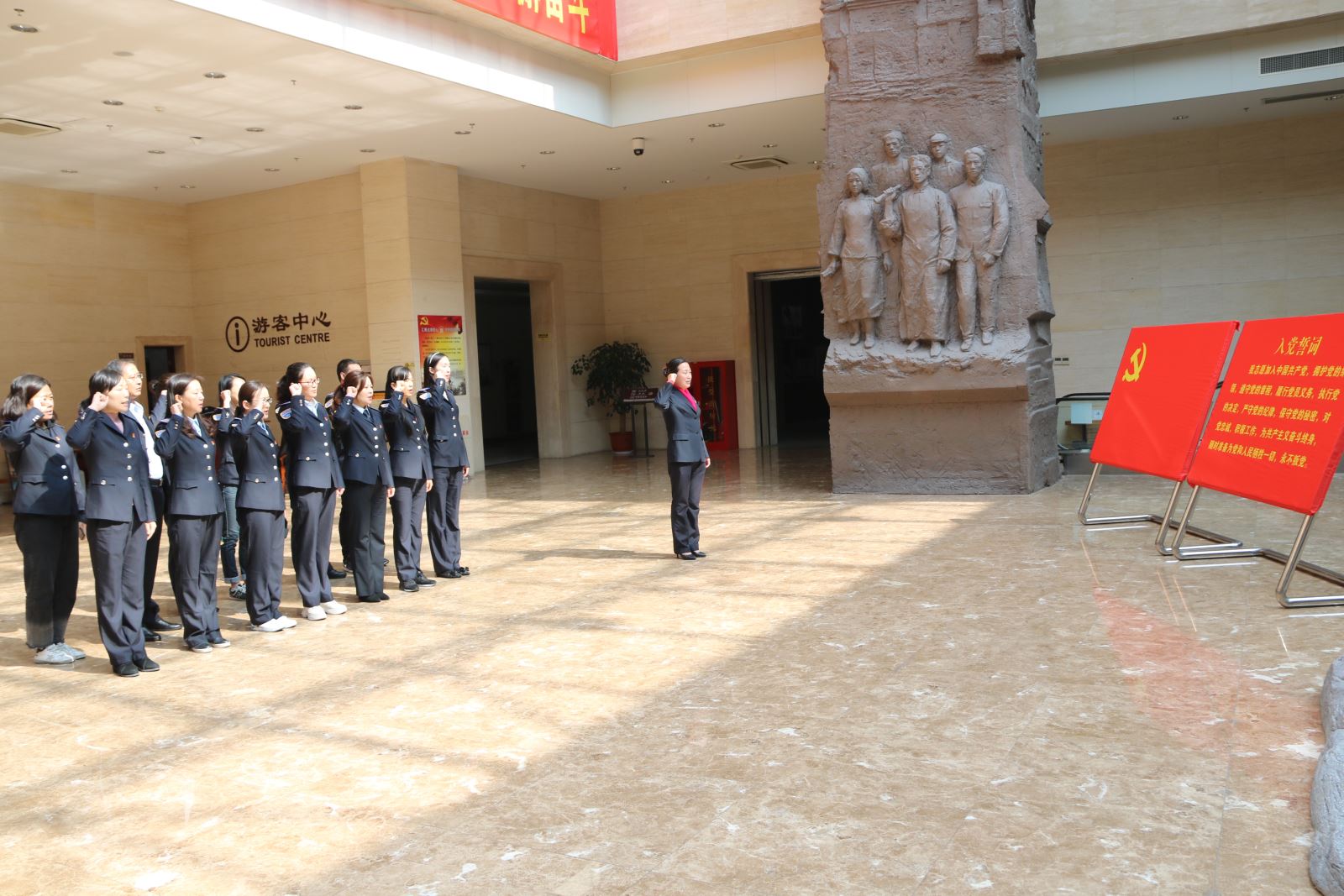 公交集團(tuán)機(jī)關(guān)黨總支開展“不忘初心，牢記使命“革命傳統(tǒng)教育——組織黨員參觀 市革命紀(jì)念館