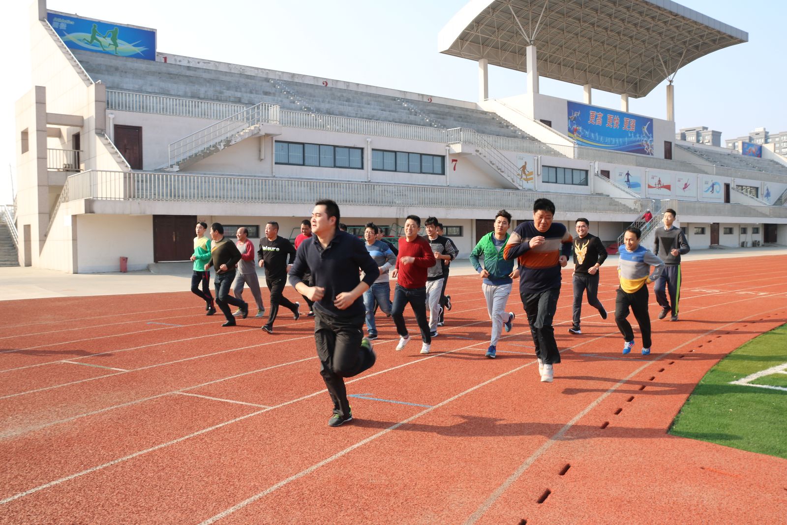 公交集團(tuán)開(kāi)展應(yīng)急隊(duì)員4.8公里拉練