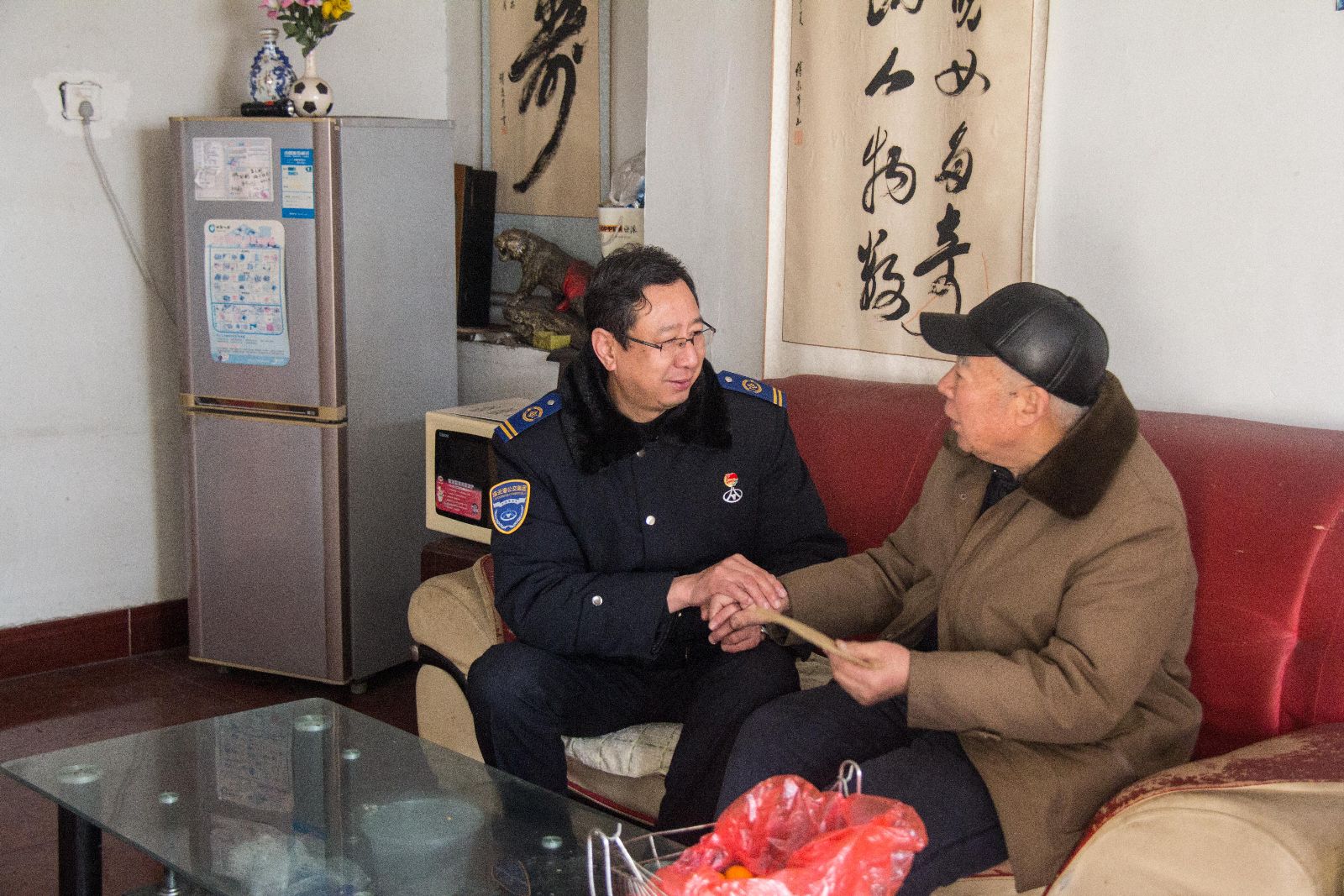 公交集團(tuán)走訪慰問軍轉(zhuǎn)干部