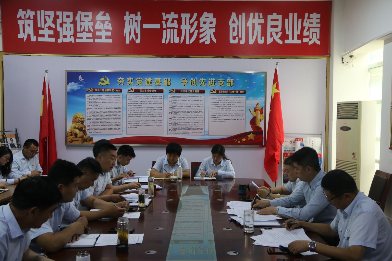 公交集團(tuán)召開2020年上半年生產(chǎn)運(yùn)營會(huì)