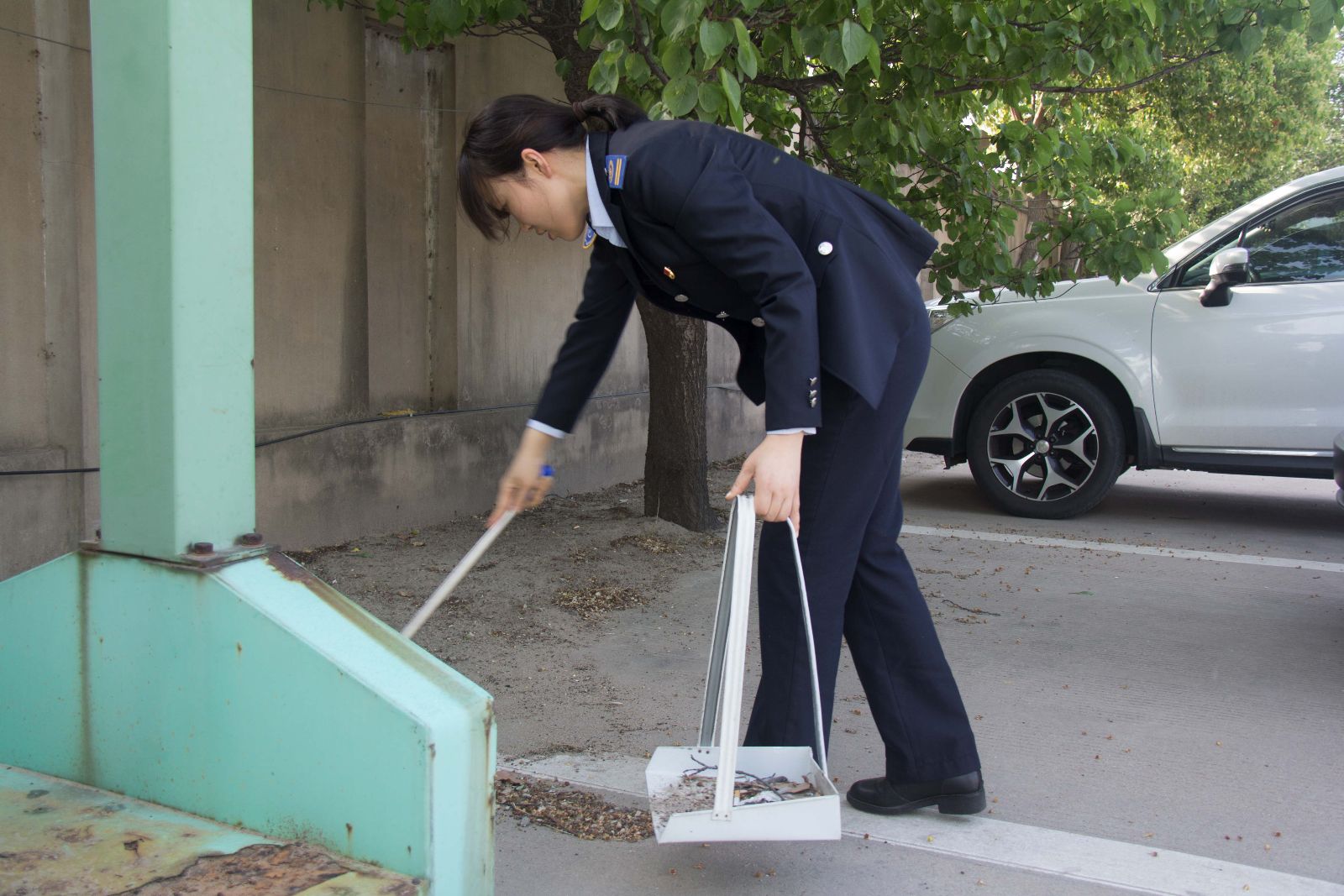 公交集團(tuán)開展“五四”青年節(jié)場站衛(wèi)生大清掃活動(dòng)