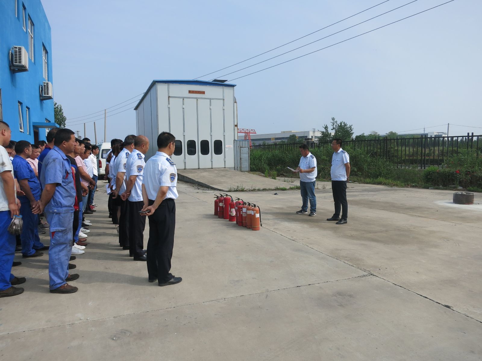 公交集團(tuán)汽服公司開展消防知識(shí)培訓(xùn)及消防應(yīng)急演練活動(dòng)