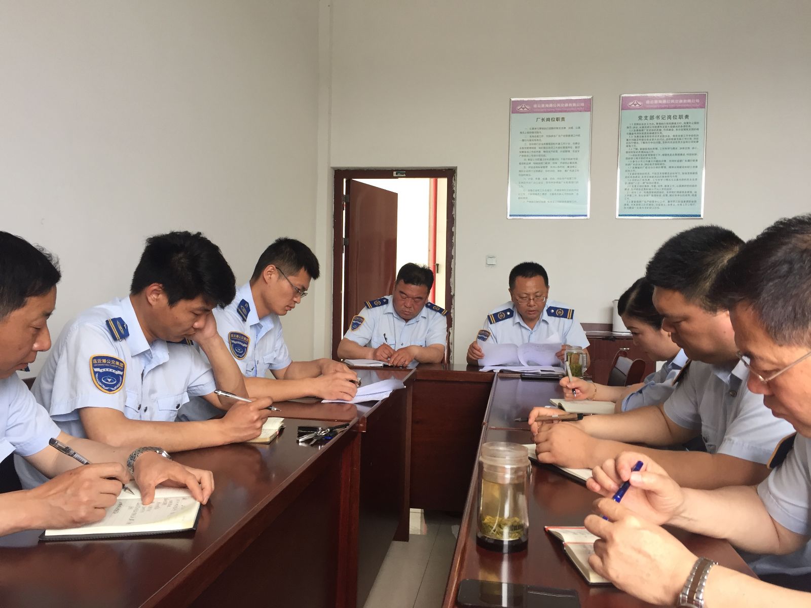 公交集團(tuán)汽服公司開展全體黨員干部專題會(huì)議