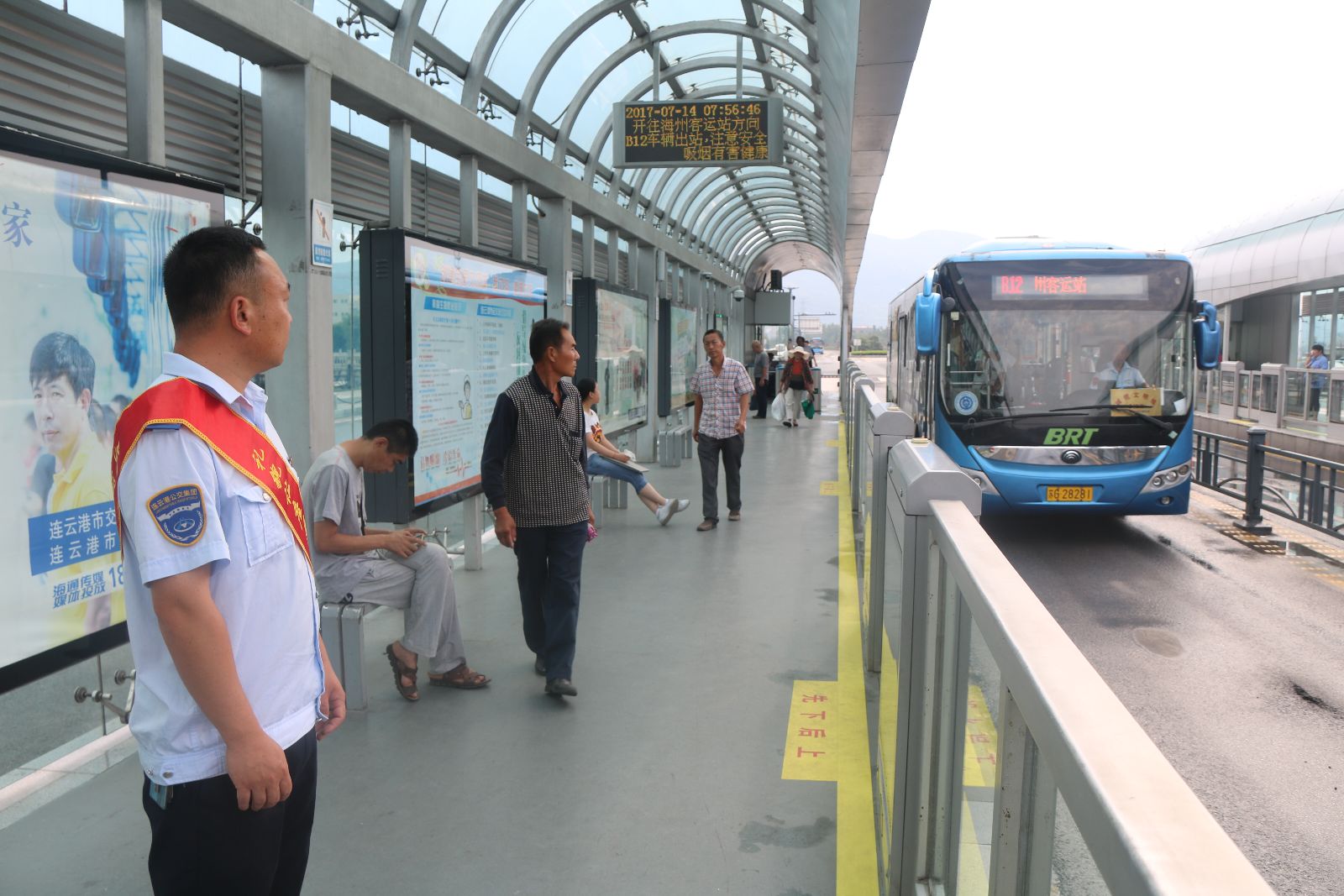 天氣入伏，創(chuàng)文不入伏 公交快速公司繼續(xù)做好創(chuàng)文站點(diǎn)值班工作