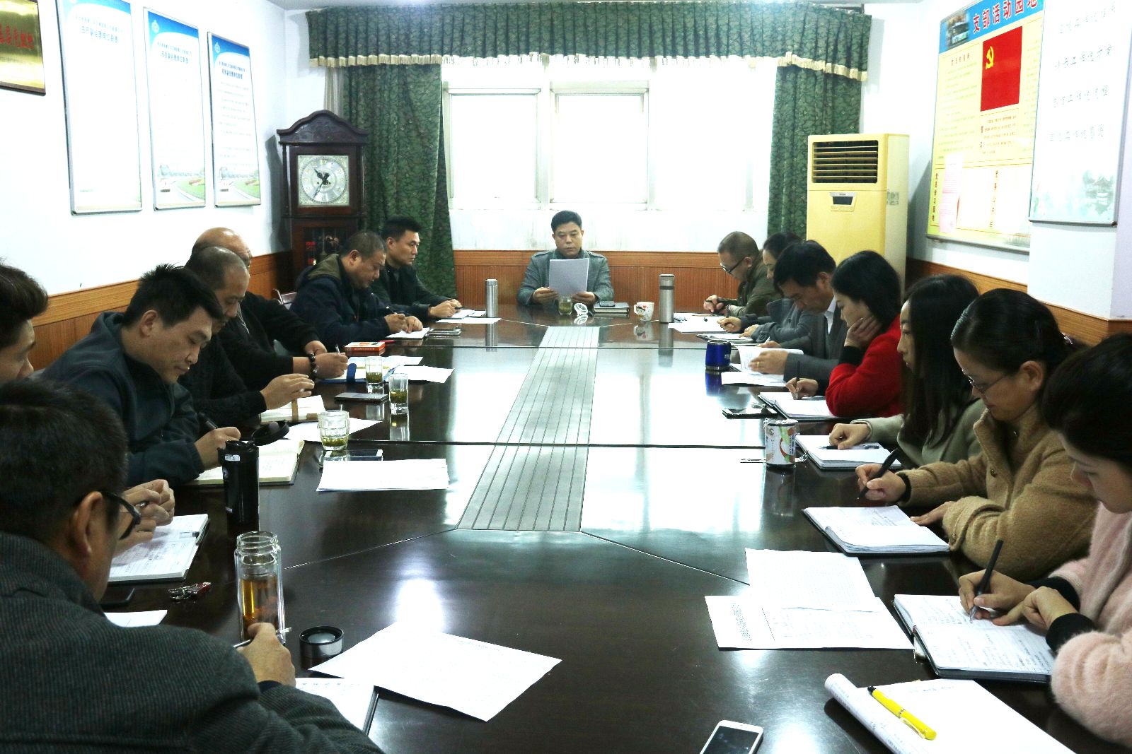 公交新浦公司開(kāi)展《駕駛員營(yíng)運(yùn)服務(wù)規(guī)范》（試行）再動(dòng)員會(huì)議
