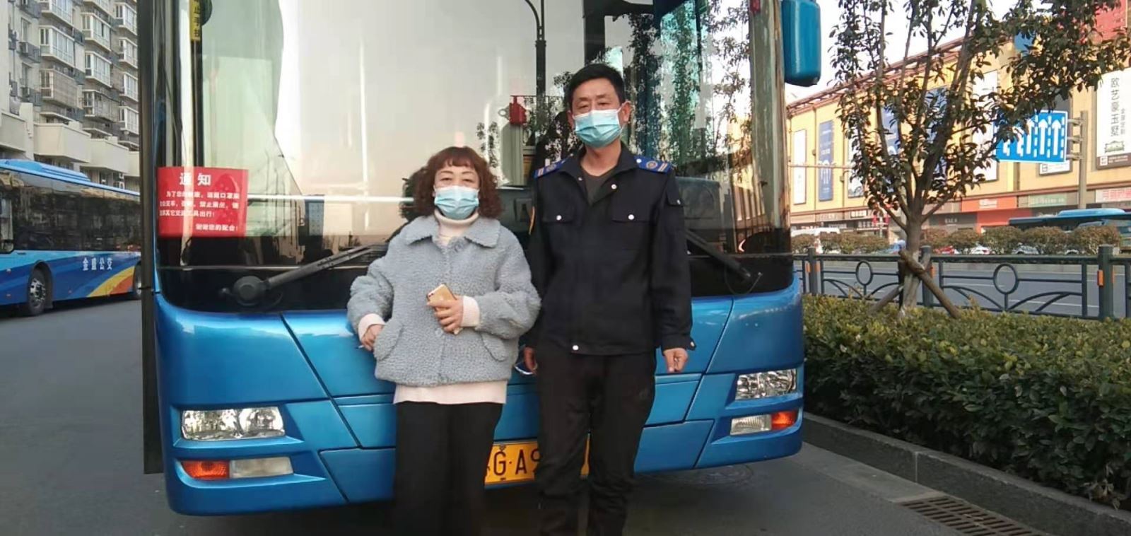 快速公交事業(yè)部B1K駕駛員陶波 拾金不昧獲乘客表?yè)P(yáng)